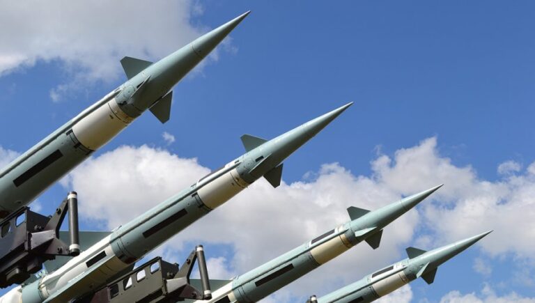 Usa práve naštartovali výrobu a vývoj strategických zbraní ruska