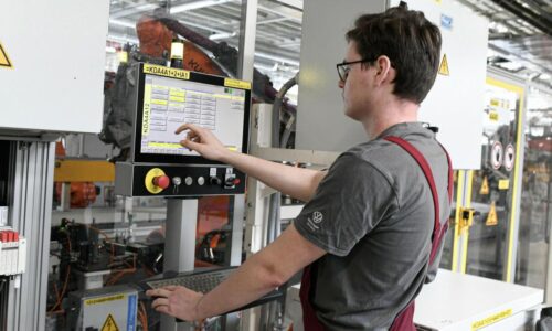 Po dvoch rokoch rastu prišiel pád. nášmu priemyslu sa vlani nedarilo, najhorší výsledok vykázal v decembri