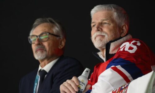 KOMENTÁŘ: Je prostě boží! Fanoušci Pavla budují kult osobnosti a dělají mu medvědí službu