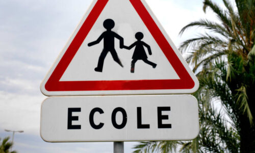 Učitel měl zneužít 89 dětí. Ještě jsem zabil matku a tetu, přiznal Francouz úřadům