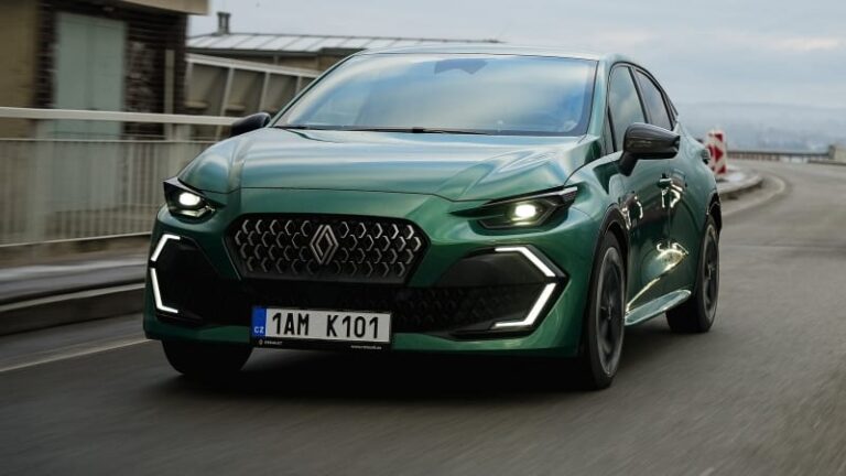 Renault clio poprvé na českých silnicích. potěší cenovkou i jízdními vlastnostmi