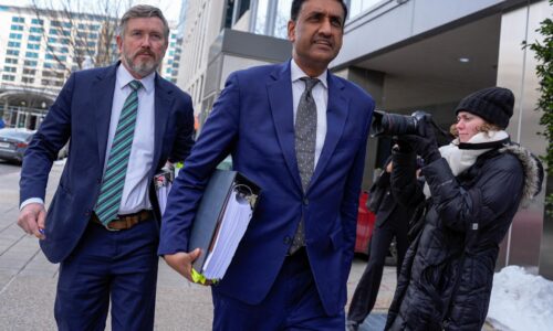 Ministerstvo chráni v kauze epstein najmenej šesť vplyvných mužov, tvrdia dvaja americkí kongresmani