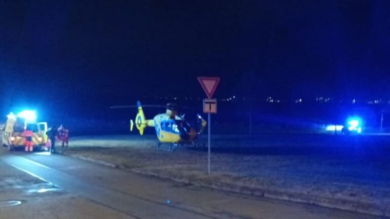 Pozdvižení v chrudimi: na místě zasahuje několik policejních hlídek, došlo k vážnému zranění