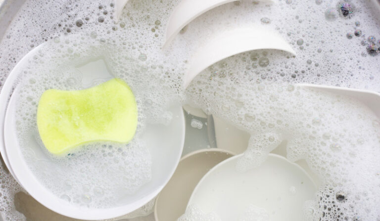 Neverila som, kým som to nevyskúšala. trik mi z jednej fľaše saponátu urobiť dve a oveľa účinnejšie!