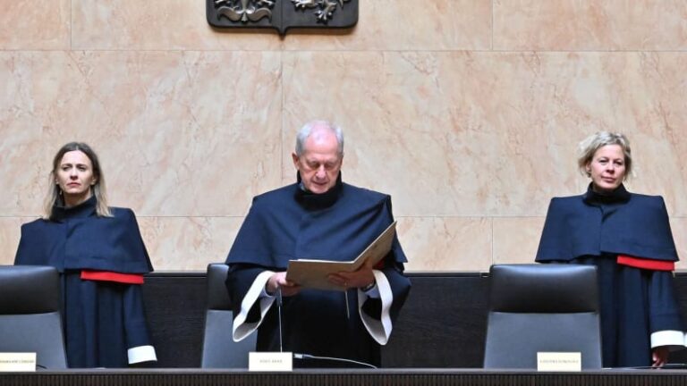 Neoprávněná činnost pro cizí moc zůstává v platnosti. ústavní soud zamítl návrh senátorů