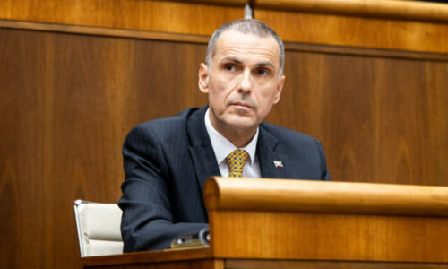 Parlament o korupcii na Slovensku a zisteniach Žilinku nakoniec nerokoval, poslanci program mimoriadnej schôdze neschválili