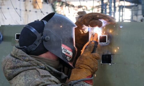 Ruský bič na drony: Na frontě operuje obrněnec s rotujícími lany, nepotřebuje střílet