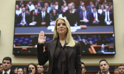 Demokrati obvinili ministerku spravodlivosti Pam Bondiovú z krytia dokumentov Jeffreyho Epsteina