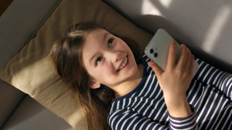 Zákaz sociálních sítí pro děti? ať se začne u rodičů, sami jim často nerozumí, říká psycholog