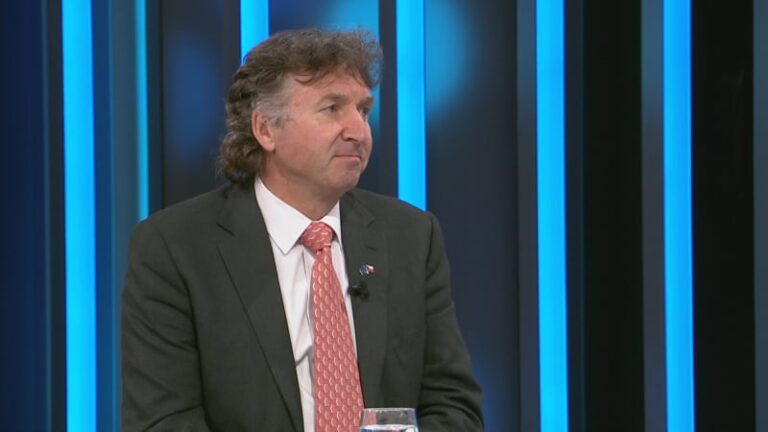 Porodní báby jako v 19. století, brojí kubek proti asistentkám. matky ho posílají do důchodu