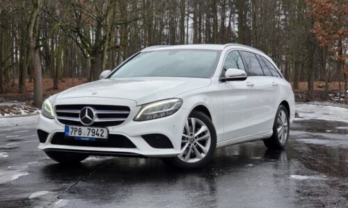 Ojetý Mercedes za cenu stejně staré Octavie může být skvělý kup. Lidé se ho bojí zbytečně