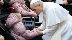 Pápež v deň chorých: panna mária nás učí čo je to odovzdanosť bohu