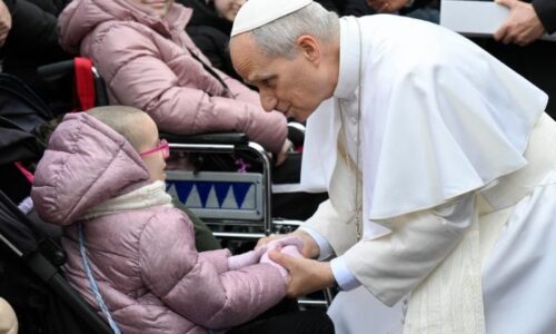Pápež v Deň chorých: Panna Mária nás učí čo je to odovzdanosť Bohu