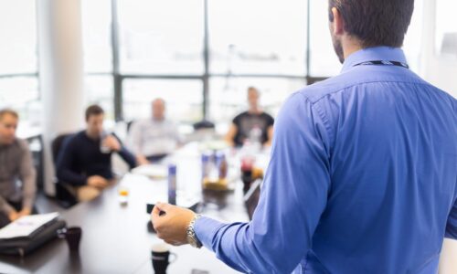 Daňový rok 2026 prináša nové pásma pre ľudí, vyššie minimum pre firmy a viac povinností pri tržbách aj autách