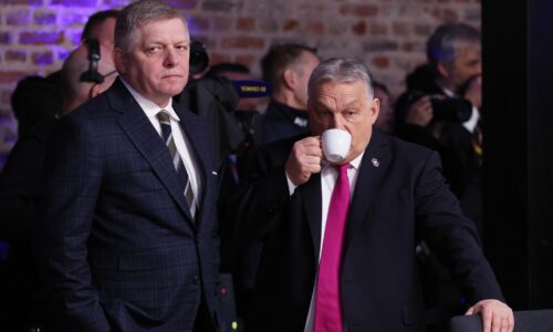 Fico upozorní na Slovalco, rýchle činy chce aj Macron. Európa má oproti USA a Číne dvojnásobné ceny elektriny