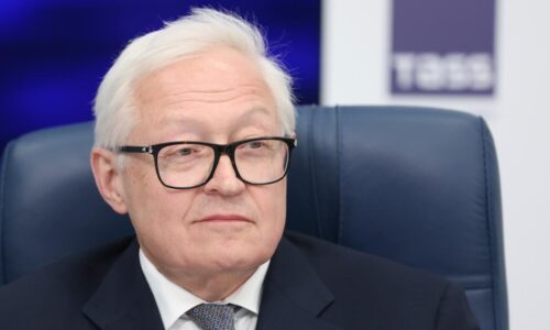 Sergej rjabkov: rusko je pripravené na „tvrdé vyjednávanie“ s usa o ukrajine