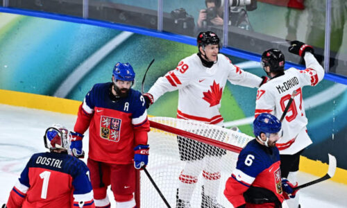 Krutý start pro Česko. Hokejisté s Kanadou na olympiádě padli 0:5, přímý postup je dál