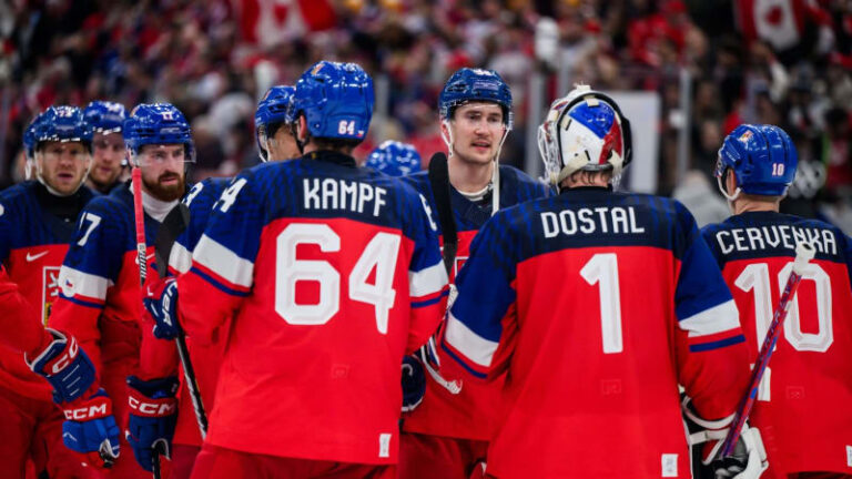 Komentář: výprask od kanady? držet krok s hokejovým velmistrem jen půl utkání nestačí