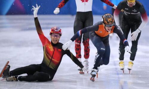 Obrovská dráma vo finále. holandský pretekár vo finiši pretlačil súperov