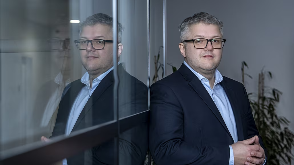 Zlato špekulanti nepokazia. vyhrá, kto kupuje po malých čiastkach, vysvetľuje analytik