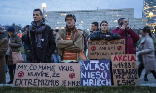 Slováci nesúhlasia so znižovaním trestov za extrémizmus, prekvapivý je postoj voličov hnutia Republika