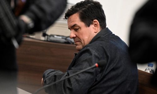 Po Zsuzsovej nevypovedal ani Kočner, vyžiadal si dlhší čas na prípravu. Sklamaní rodičia obetí opustili sálu