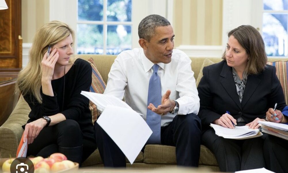 Jeden z najväčších škandálov, ktorý vám médiá taja: Obamova právnička mala úzke vzťahy s Epsteinom