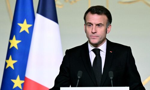 Macron navrhuje zákaz kandidovať pre ľudí vinných z antisemitizmu a rasizmu