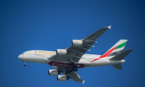 Tragédie při letu z Dubaje: Bezvládné tělo muže objevily letušky. Pomoci již nemohl ani lékař