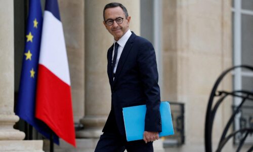 Obnovím vo Francúzsku poriadok, sľubuje šéf konzervatívcov. Kandiduje na prezidenta