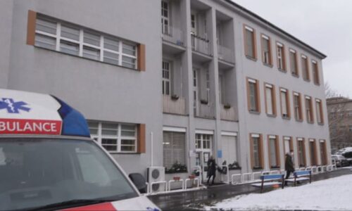 Zásah policie ve škole na Příbramsku: Žák měl napadnout učitelku, skončil na psychiatrii