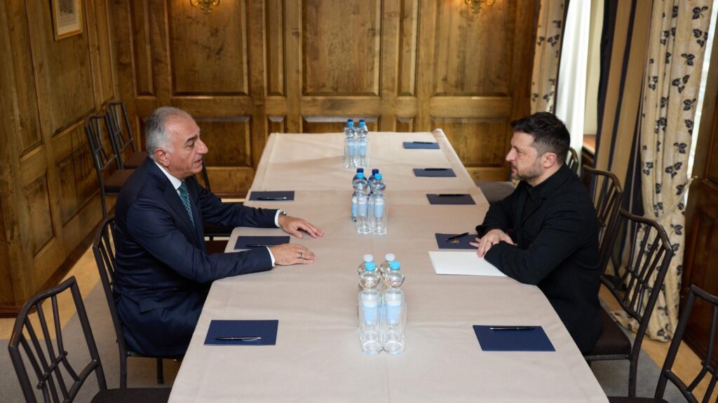 Zelenskyj sa v mníchove stretol s exilovým iránskym princom pahlavím