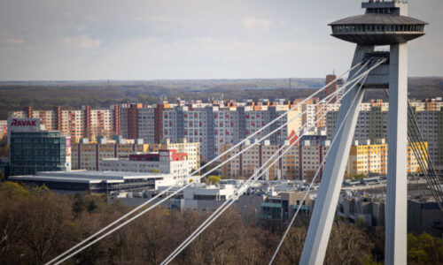 Petržalka chystá na valentínsku sobotu sprievod Krampusákov, diskotéku na ľade aj program pre deti – VIDEO, FOTO