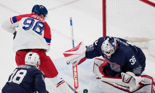 POSTŘEHY po Francii: Výhra nad outsiderem se vztyčeným prstem, výpadek i nevídaný bizár