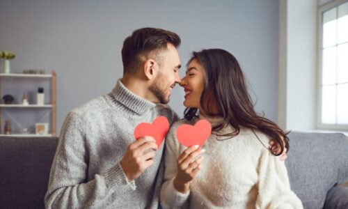 Drahé večeře a velká gesta? U Čechů na Valentýna boduje spíše romantika na gauči