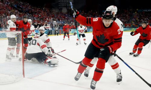 MacKinnon ocenil po výhre nad Švajčiarmi presilovkovú formáciu, Kanada smeruje do štvrťfinále