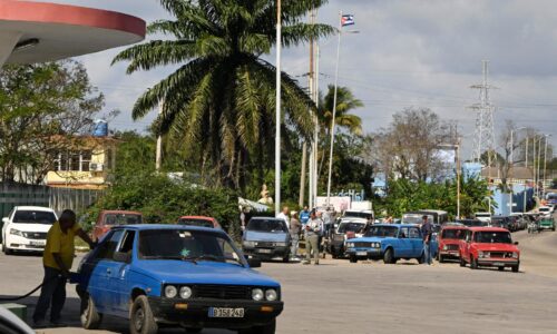 V rafinérii v Havane vypukol požiar. Kuba bojuje s energetickou krízou po skončení dodávok ropy z Venezuely