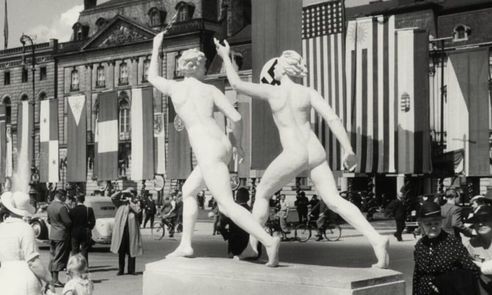 Olympijský výbor pod palbou kritiky kvůli tričkům z dob nacismu. Jde o kolekci, hájí se