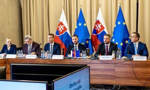 Vláda chce zasiahnuť proti radikalizácii mladých, pripravuje nový zákon a silnejšiu koordináciu ministerstiev – FOTO