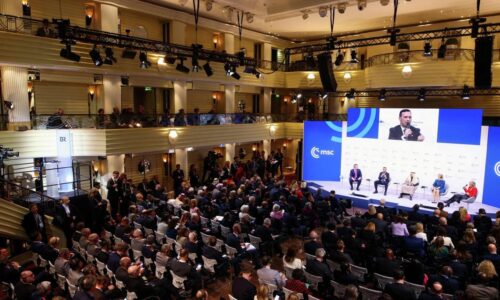 Daniel Davis: Chaos na Západe robí z Ruska atraktívnejšieho partnera