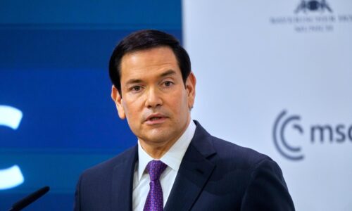 Týždňovka HN: USA a Európa hľadali v Mníchove novú zhodu, Andrej Danko chce, aby sa Róbert Fico prebral