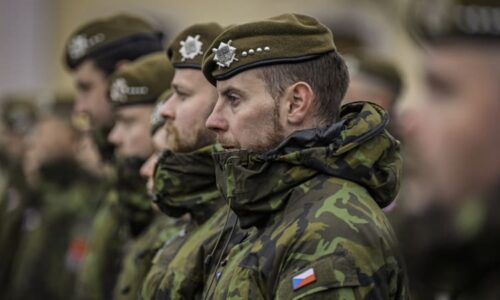 Výdaje na obranu brzy masivně vzrostou. Zůna počítá s 80 miliardami navíc, opozice je skeptická