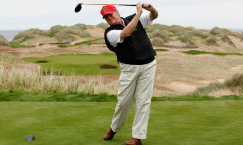 Golfisti chcú žalobami zabrániť Trumpovej rekonštrukcii storočného ihriska. Porušuje zákony, tvrdia