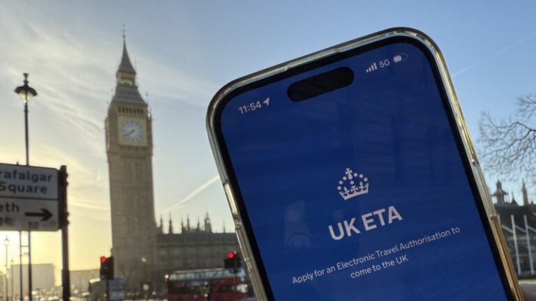 Británie zpřísní kontroly turistů, včetně čechů. bez registrace už nenastoupíte do letadla