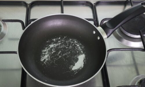 Teflonová pánev jako hrozba? Pozor na toxické látky při vaření, varuje expert