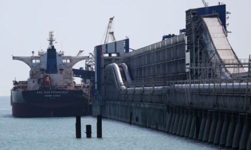 Klíčový ruský přístav je v plamenech, přiznal gubernátor. Uspěly tam ukrajinské drony