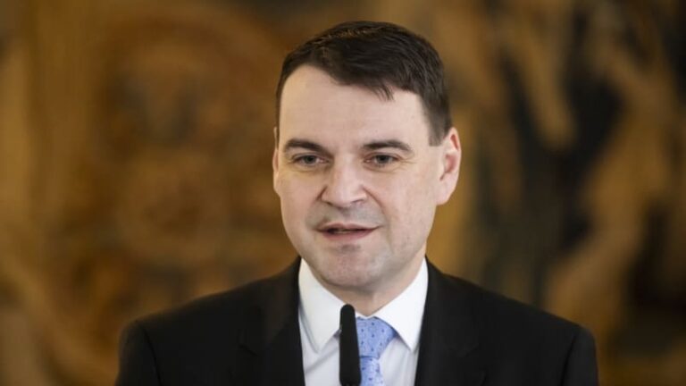 Macinku si namazal na chleba, tepe opozice ministra po střetu se sikorskim. hádali se o eu