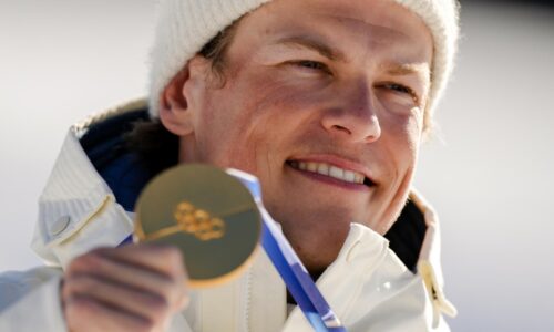 Fenomenálny rekord: Nórsky bežec na lyžiach Kläbo získal deviatu zlatú mediailu na zimnej olympiáde