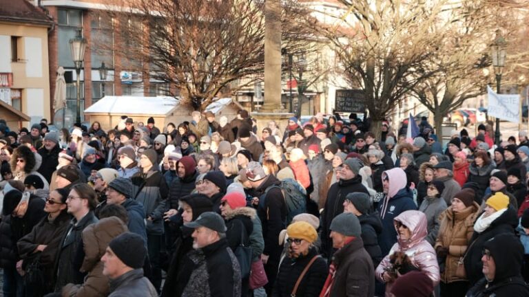 Obrazem: „můžeme se ocitnout v poloautoritářském státě.“ milion chvilek svolává další letnou