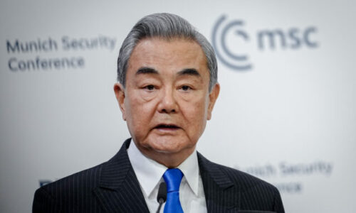 Čínsky minister zahraničia vyzval Kanadu, aby spolupracovali a zabránili USA v zasahovaní do ich záležitostí